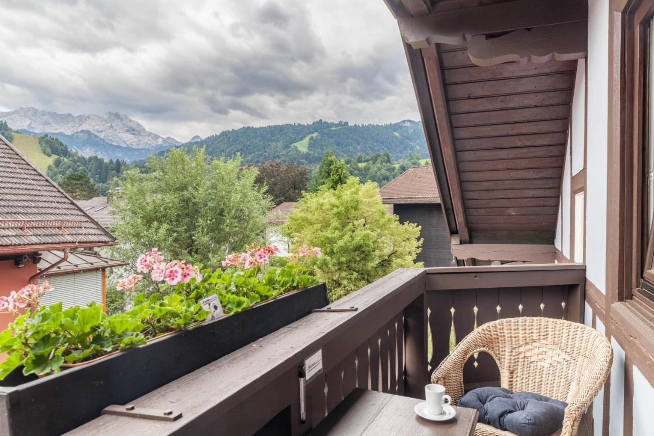 Fewo Im Blauen Haus Dg Garmisch-Partenkirchen Exterior photo
